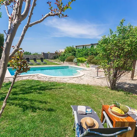 Beeindruckende Mit Privatpool, Meerblick, Babybett Und Besonderem Interieur Holiday home
