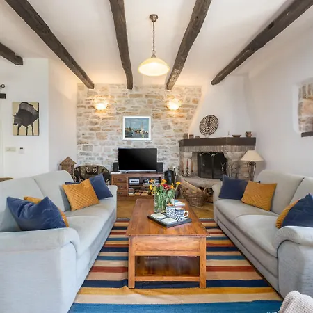 Beeindruckende Mit Privatpool, Meerblick, Babybett Und Besonderem Interieur * Vosteni