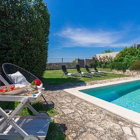 Holiday home Beeindruckende Mit Privatpool, Meerblick, Babybett Und Besonderem Interieur