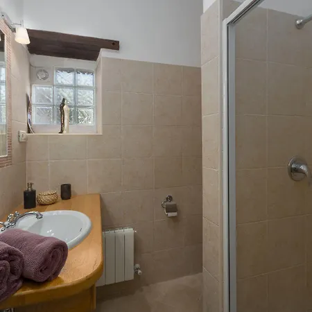 Beeindruckende Mit Privatpool, Meerblick, Babybett Und Besonderem Interieur *