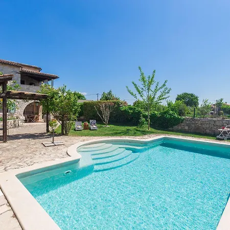 Holiday home Beeindruckende Mit Privatpool, Meerblick, Babybett Und Besonderem Interieur Vosteni