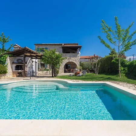 Beeindruckende Mit Privatpool, Meerblick, Babybett Und Besonderem Interieur Holiday home