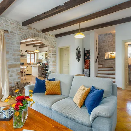 Beeindruckende Mit Privatpool, Meerblick, Babybett Und Besonderem Interieur *