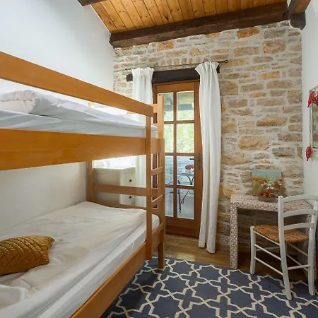 Beeindruckende Mit Privatpool, Meerblick, Babybett Und Besonderem Interieur * Vosteni