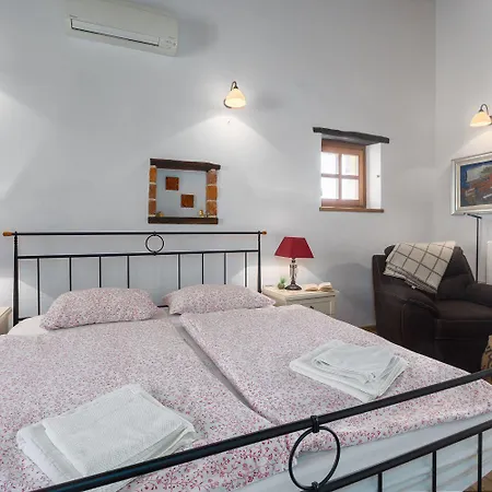 Beeindruckende Mit Privatpool, Meerblick, Babybett Und Besonderem Interieur Holiday home *