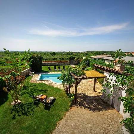 Holiday home Beeindruckende Mit Privatpool, Meerblick, Babybett Und Besonderem Interieur Vosteni