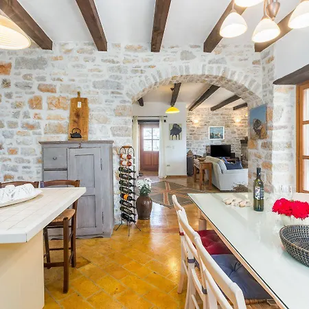 Beeindruckende Mit Privatpool, Meerblick, Babybett Und Besonderem Interieur * Vosteni