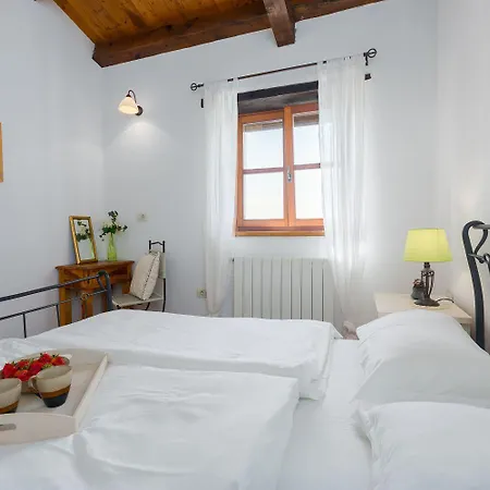 Beeindruckende Mit Privatpool, Meerblick, Babybett Und Besonderem Interieur * Vosteni