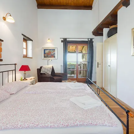 Beeindruckende Mit Privatpool, Meerblick, Babybett Und Besonderem Interieur Holiday home