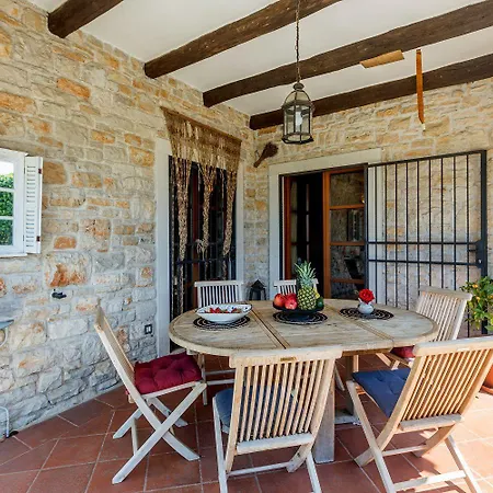 Beeindruckende Mit Privatpool, Meerblick, Babybett Und Besonderem Interieur Holiday home