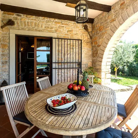 Beeindruckende Mit Privatpool, Meerblick, Babybett Und Besonderem Interieur Holiday home